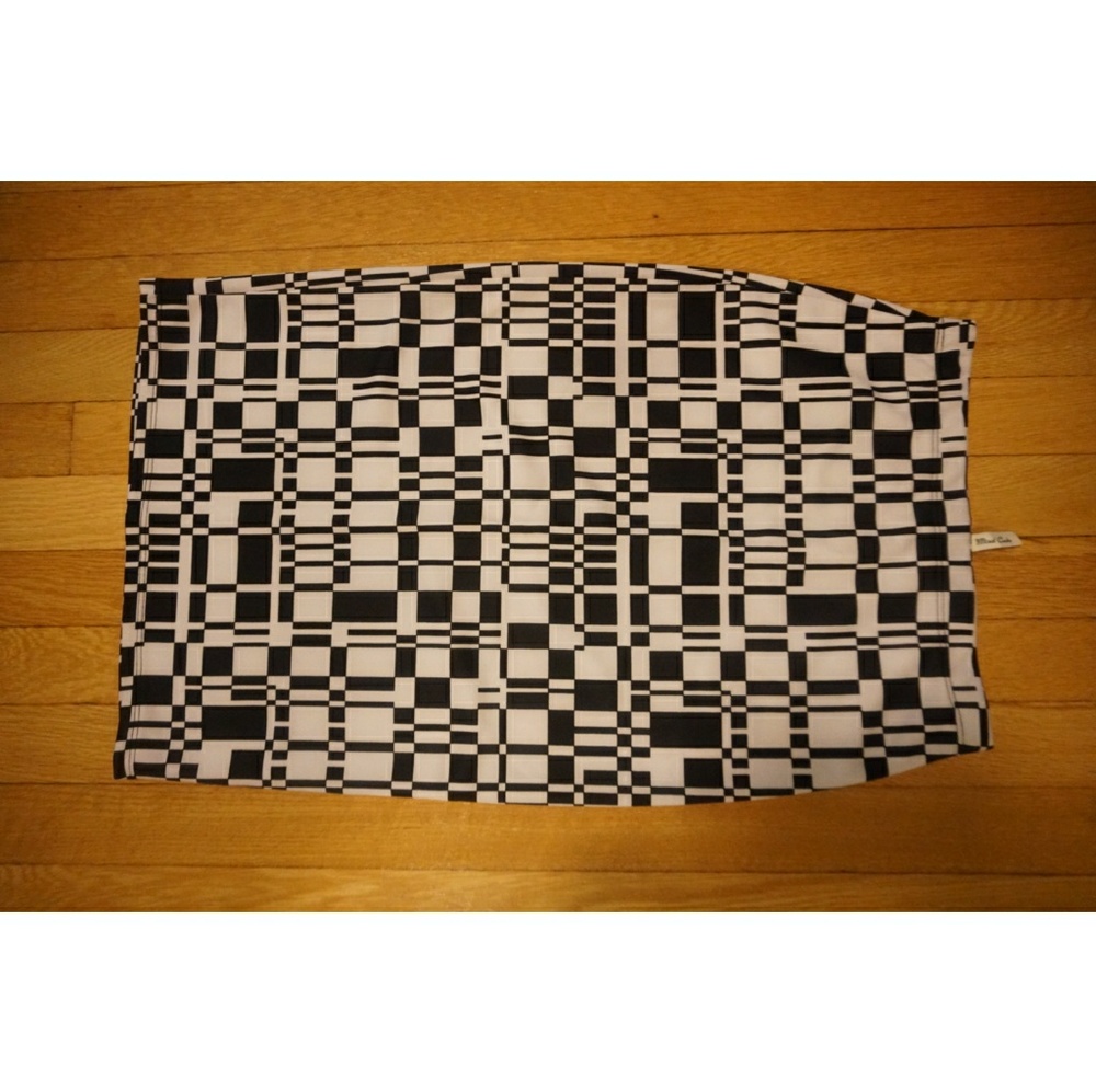 Checkered pencil skirt